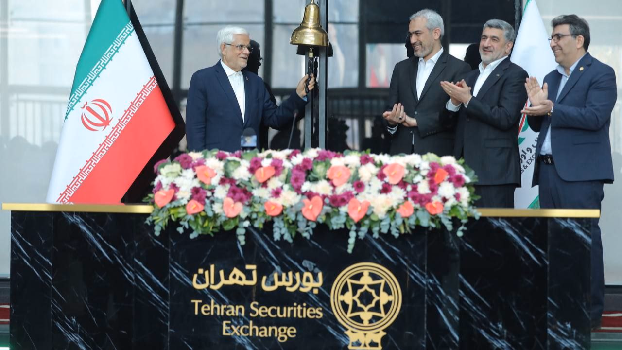 حذف قیمت‌گذاری دستوری و ساماندهی بازار ارز و اوراق دولتی در دستور کار دولت